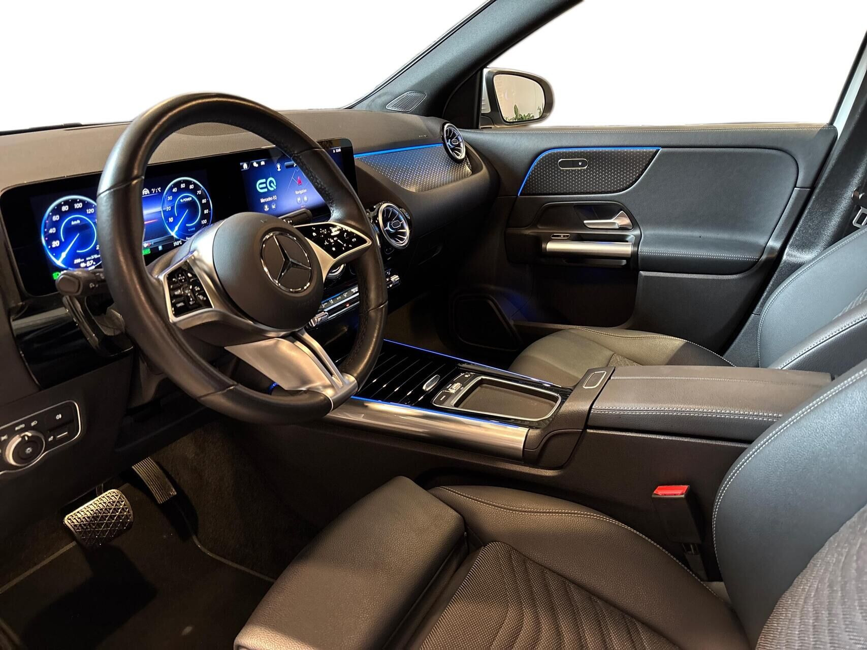 Hvid Mercedes EQA250+ fra 2024