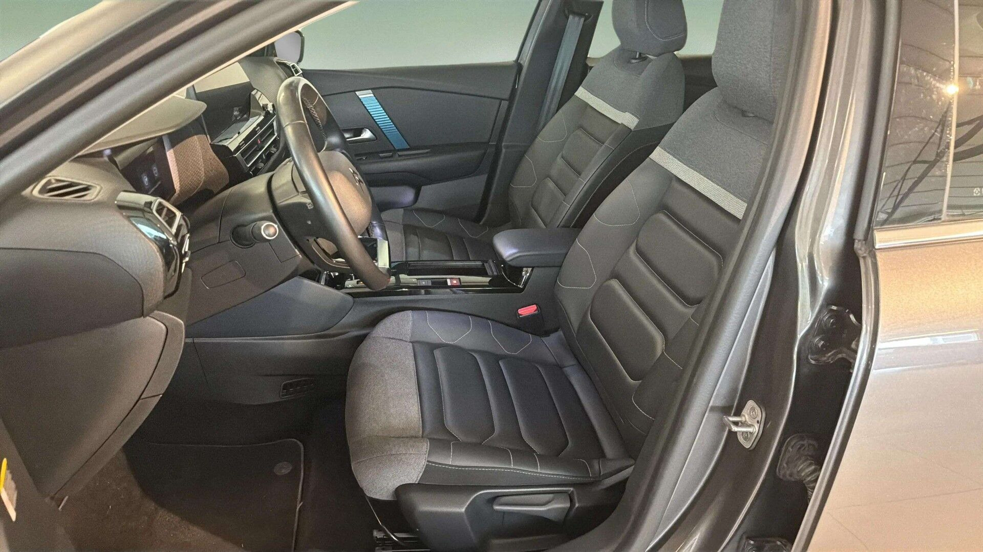 Grå Citroën ë-C4 fra 2022
