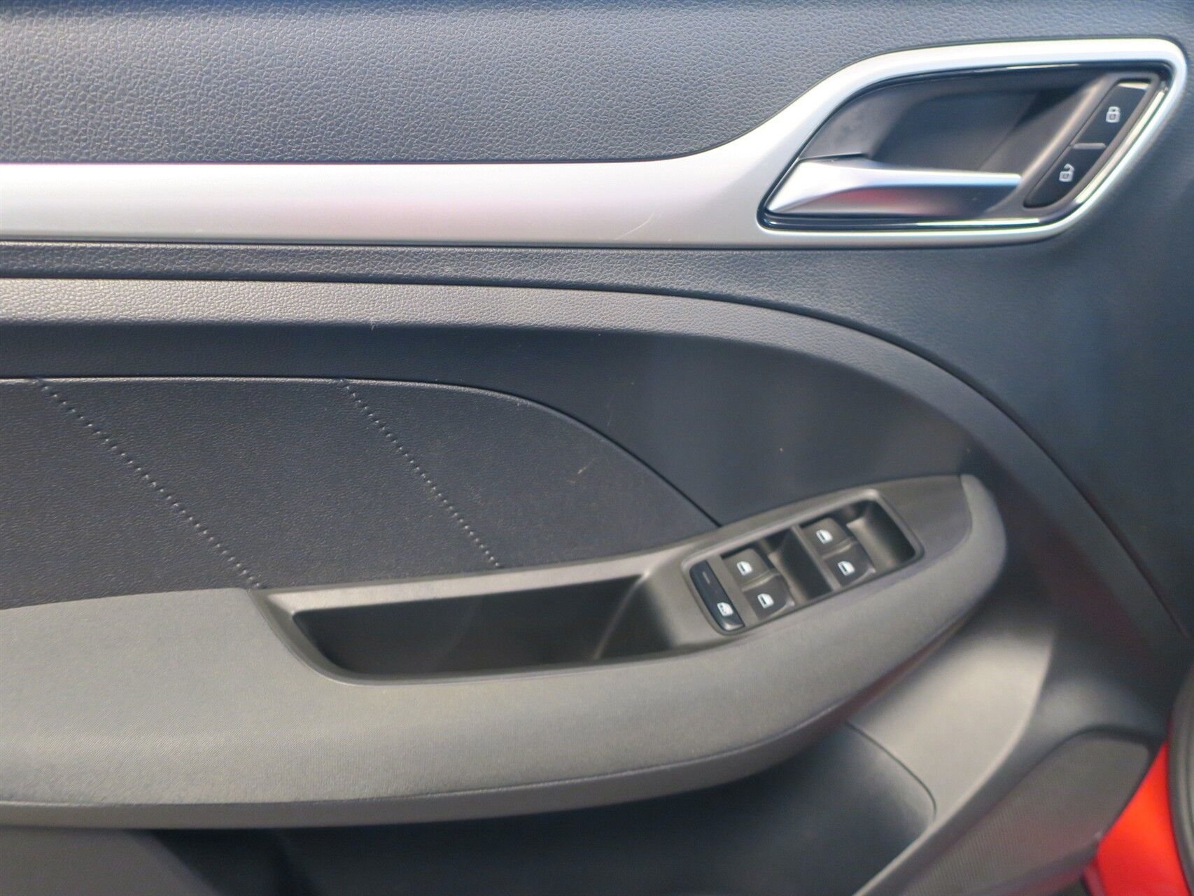 Rød MG ZS EV fra 2020