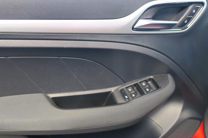 Rød MG ZS EV fra 2020