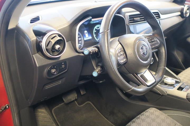 Rød MG ZS EV fra 2020