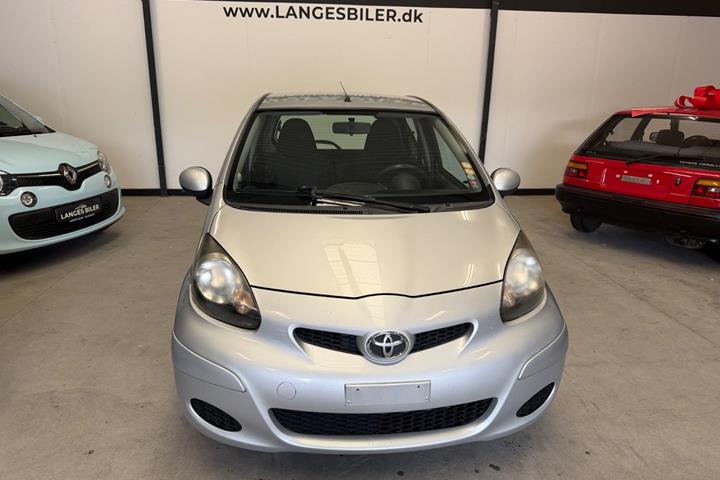 Sølv Toyota Aygo fra 2011