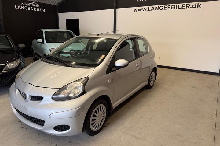 Sølv Toyota Aygo fra 2011