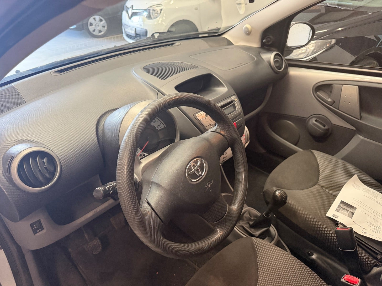 Sølv Toyota Aygo fra 2011