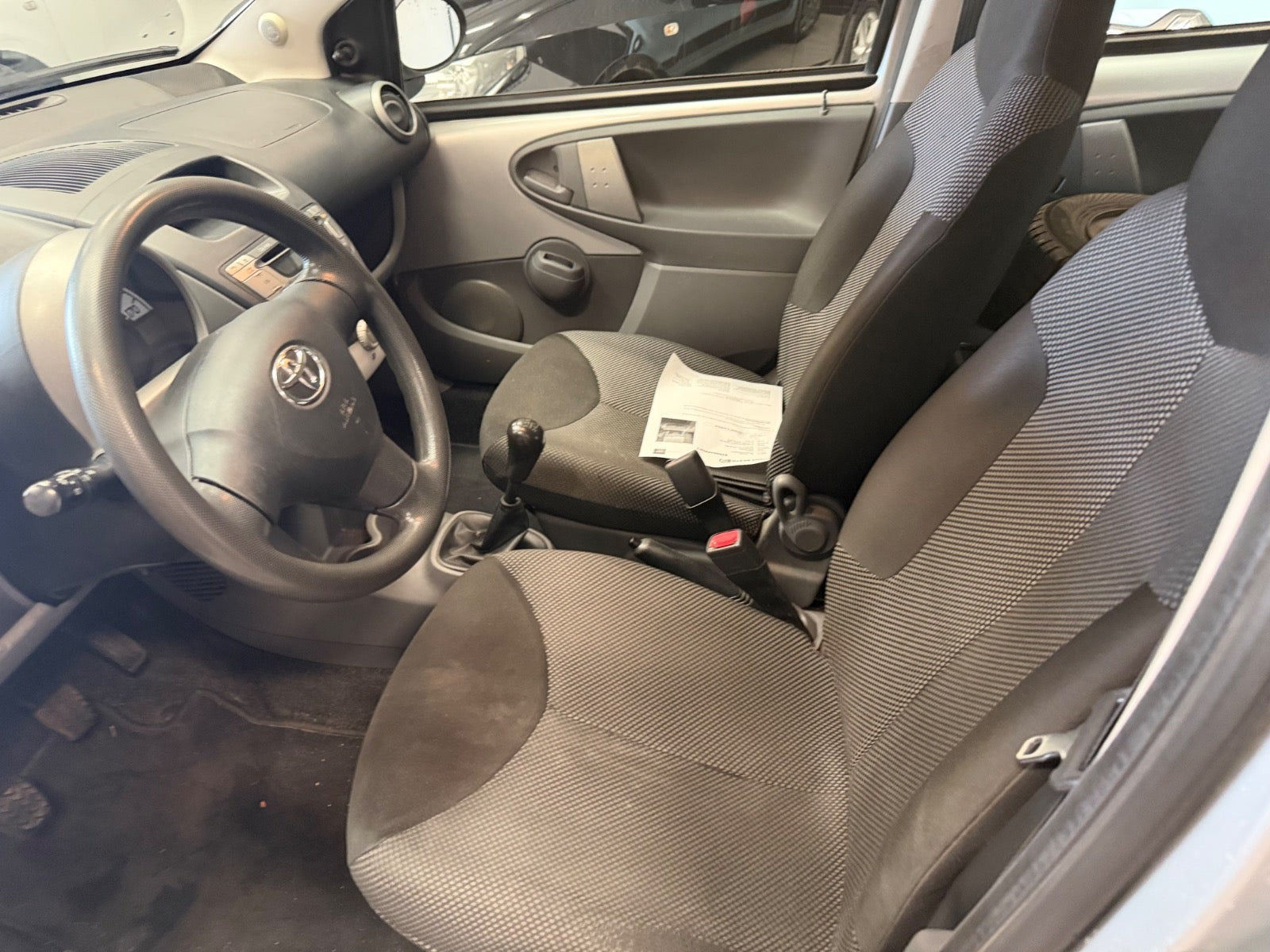 Sølv Toyota Aygo fra 2011