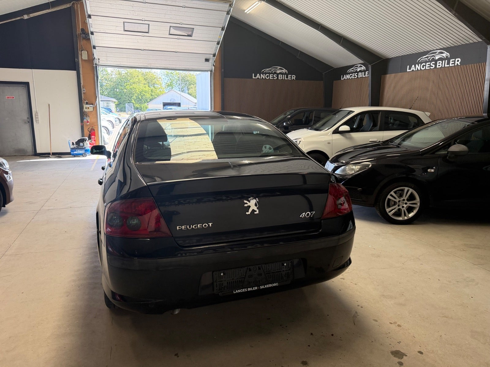 Sort Peugeot 407 fra 2007