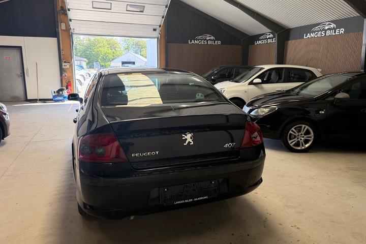 Sort Peugeot 407 fra 2007