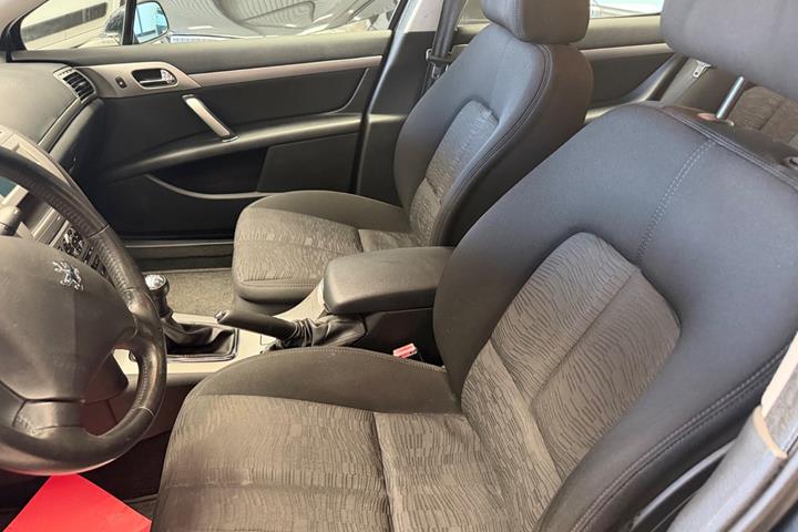 Sort Peugeot 407 fra 2007