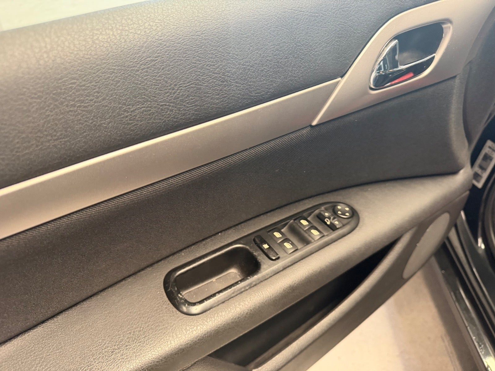 Sort Peugeot 407 fra 2007