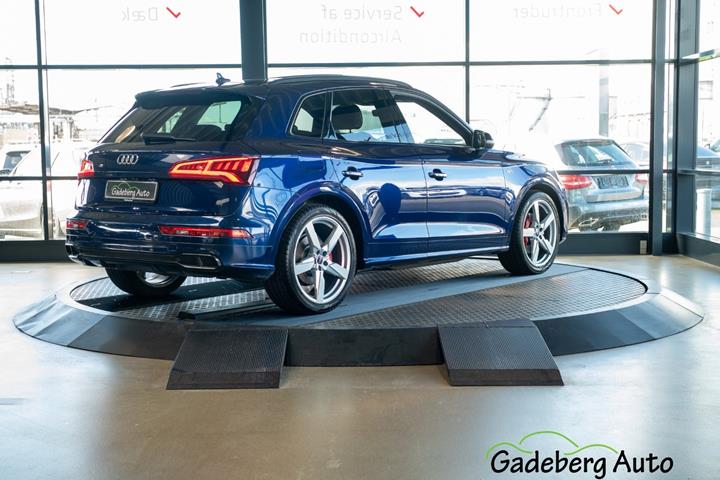 Blå Audi SQ5 fra 2018