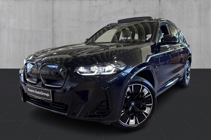 Sort BMW iX3 fra 2023 set udefra