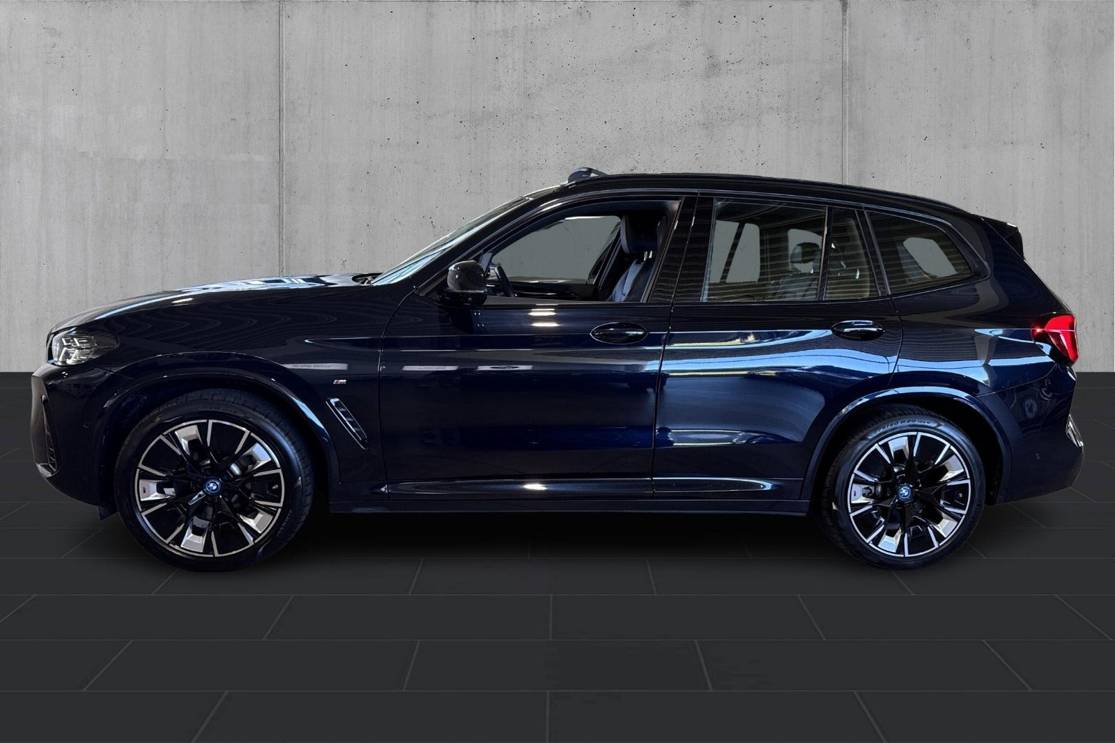 Sort BMW iX3 fra 2023