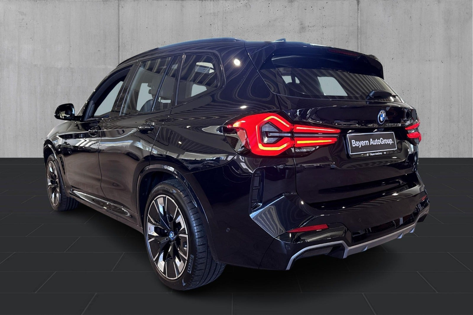 Sort BMW iX3 fra 2023