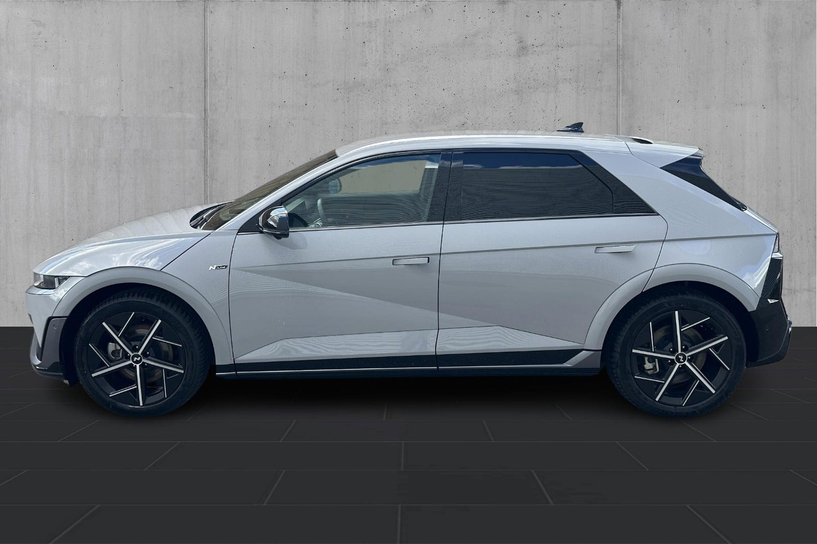 Grå Hyundai Ioniq 5 fra 2026