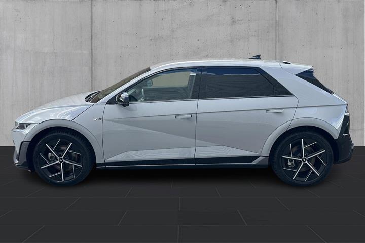 Grå Hyundai Ioniq 5 fra 2026