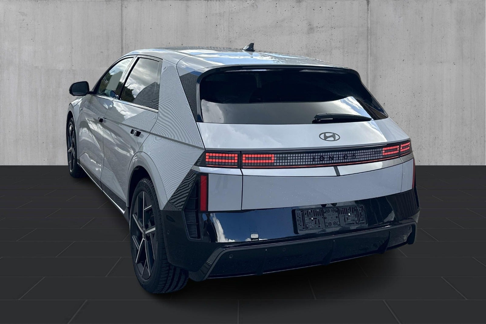 Grå Hyundai Ioniq 5 fra 2026