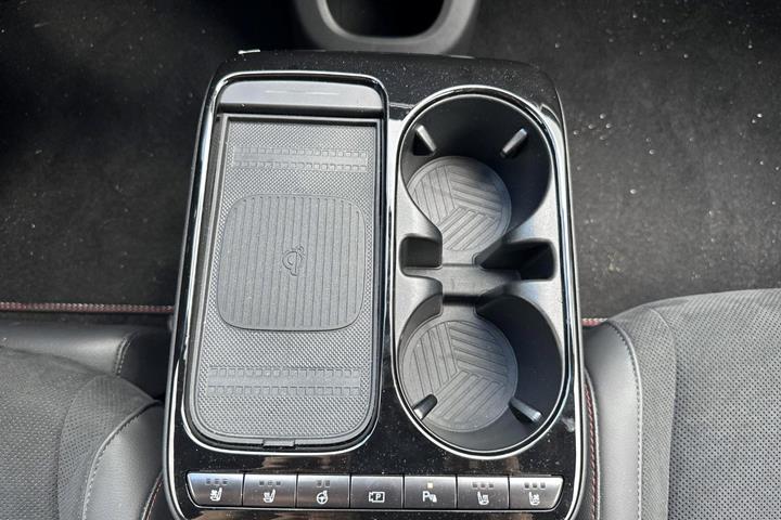 Grå Hyundai Ioniq 5 fra 2026
