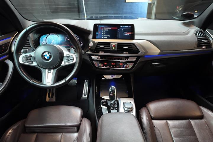 Grå BMW X3 fra 2018