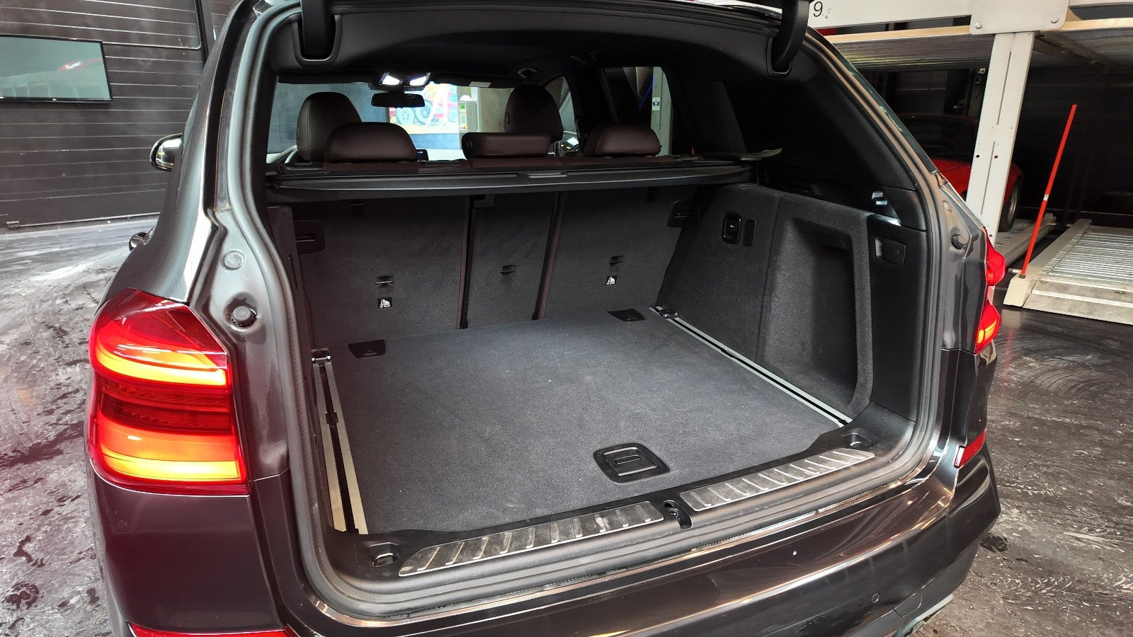 Grå BMW X3 fra 2018