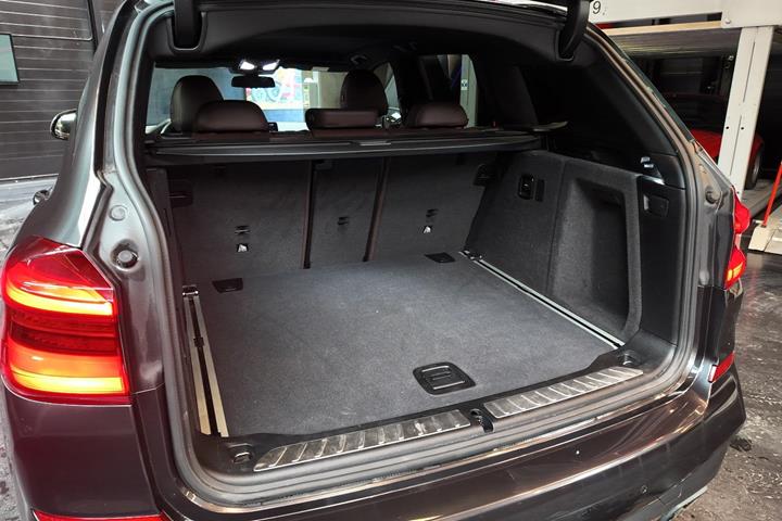 Grå BMW X3 fra 2018