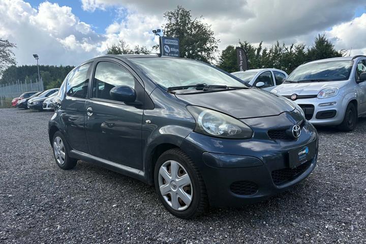 Sort Toyota Aygo fra 2012