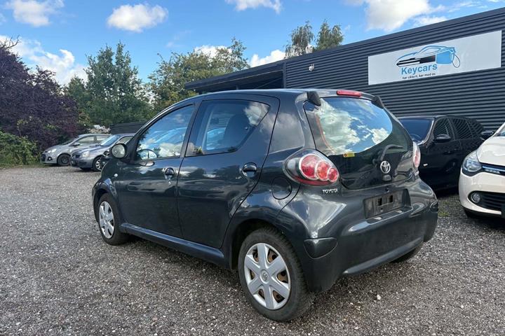 Sort Toyota Aygo fra 2012
