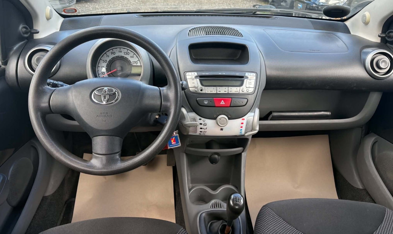 Sort Toyota Aygo fra 2012