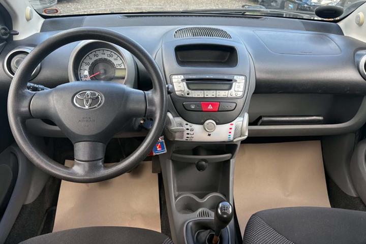 Sort Toyota Aygo fra 2012