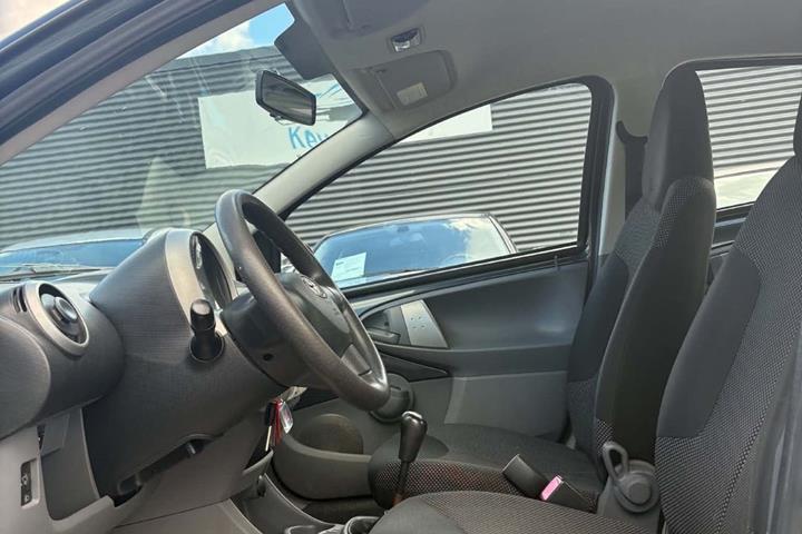 Sort Toyota Aygo fra 2012