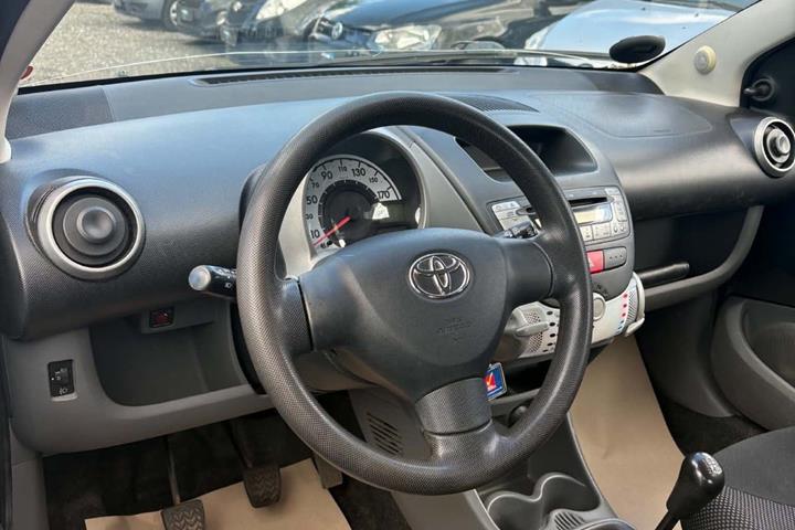 Sort Toyota Aygo fra 2012