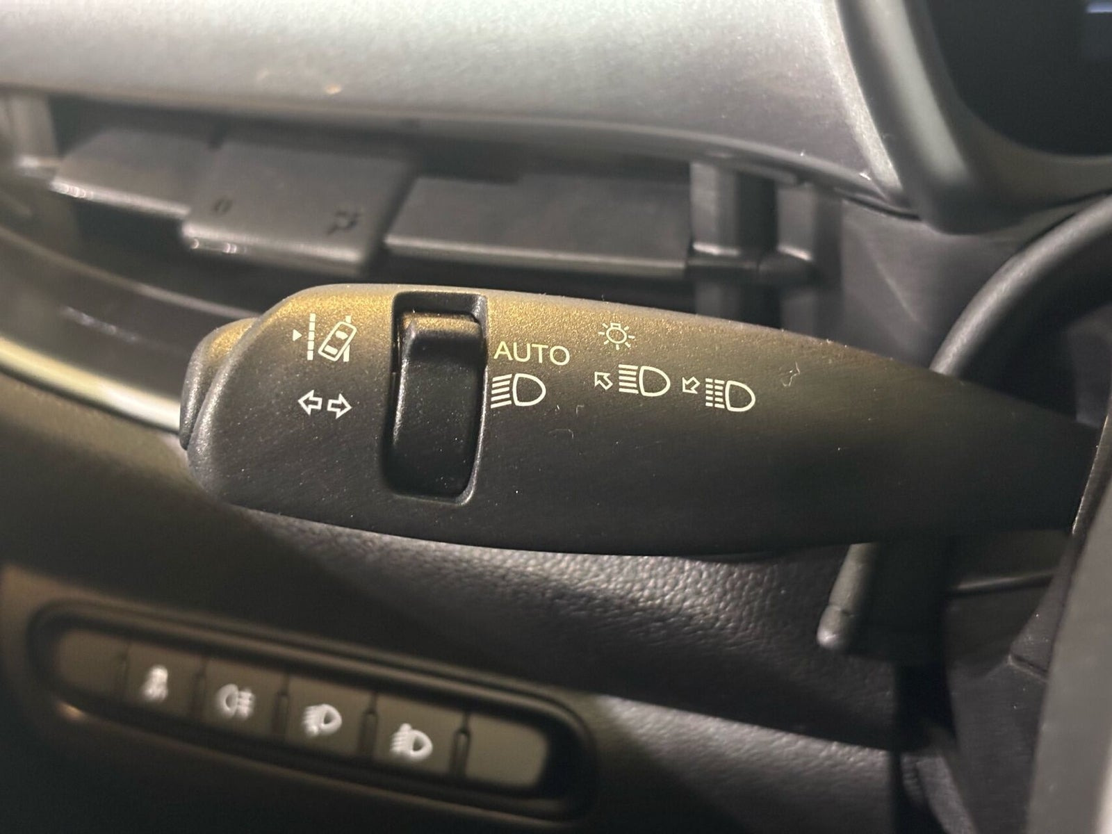 Grå Fiat 500e fra 2023