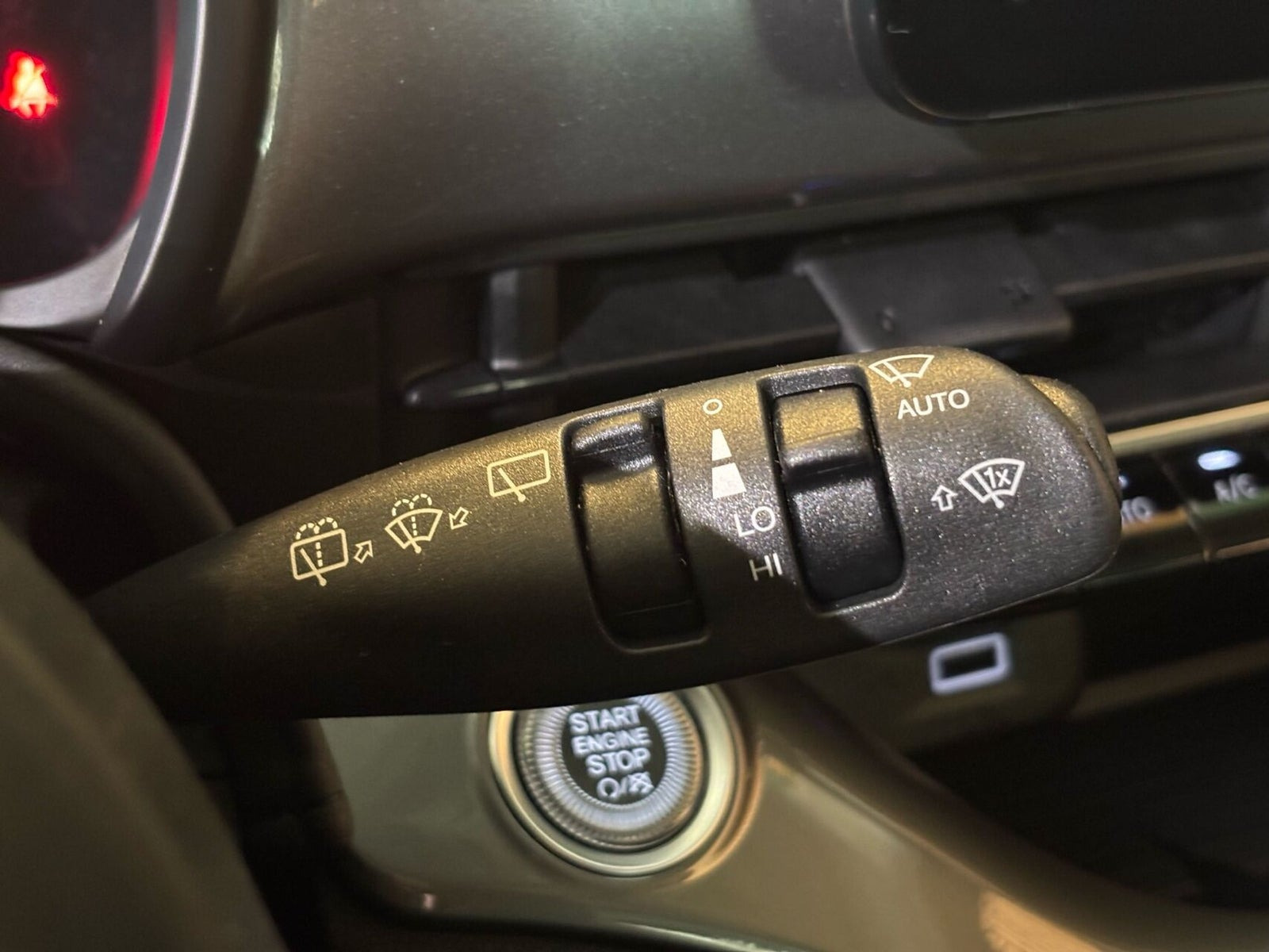 Grå Fiat 500e fra 2023