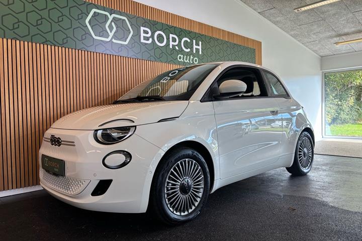 Hvid Fiat 500e fra 2023
