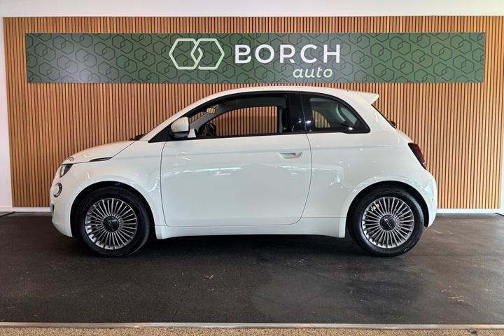 Hvid Fiat 500e fra 2023