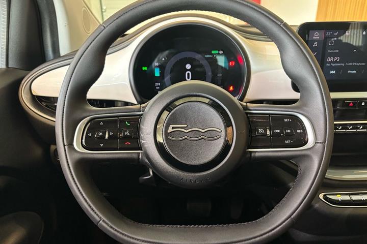 Hvid Fiat 500e fra 2023