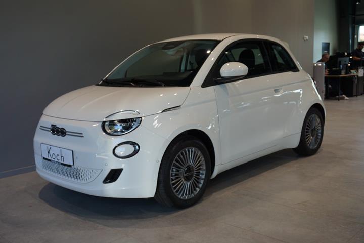 Hvid Fiat 500e fra 2023