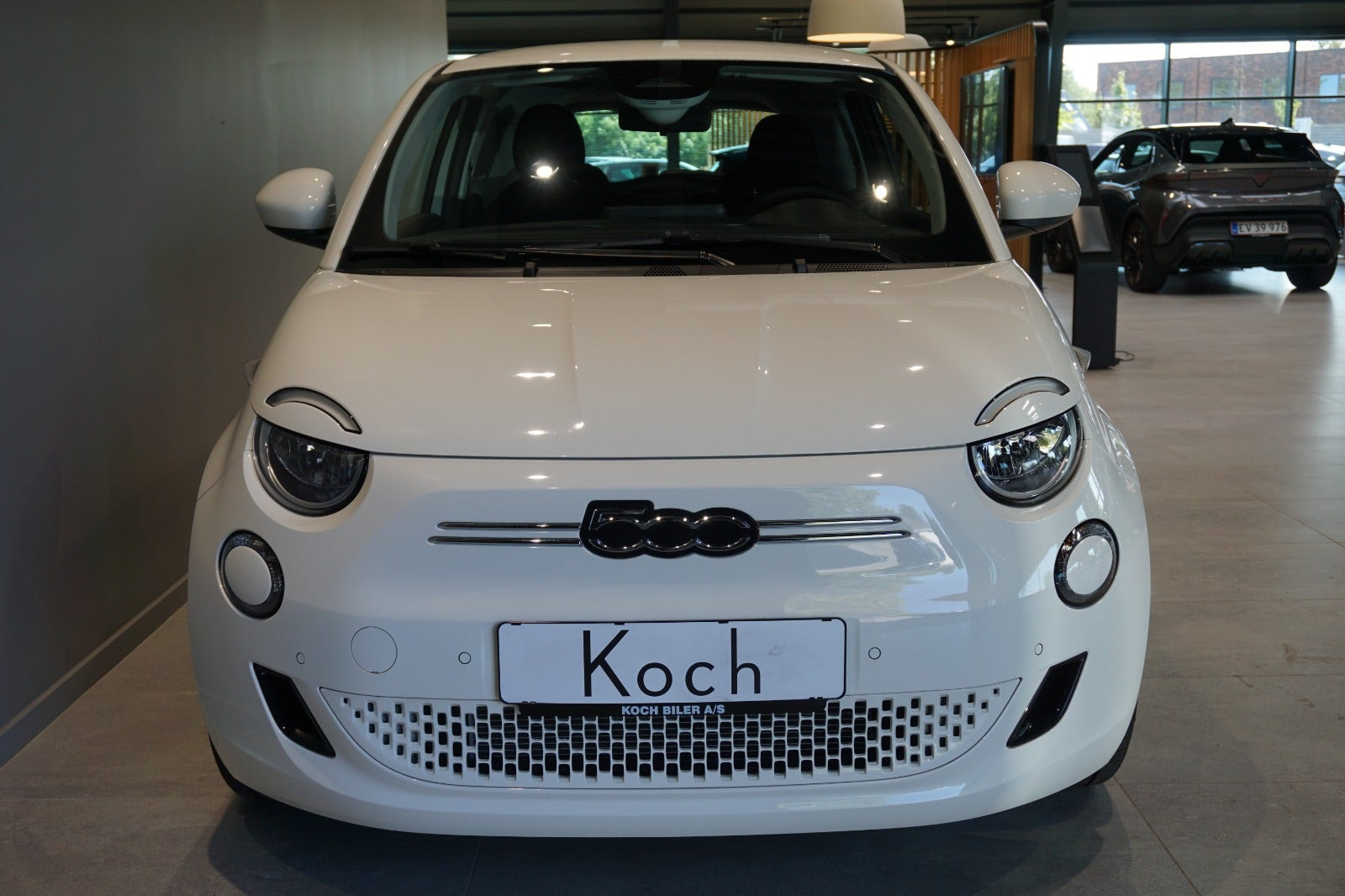 Hvid Fiat 500e fra 2023