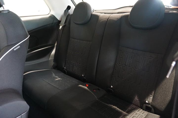 Hvid Fiat 500e fra 2023