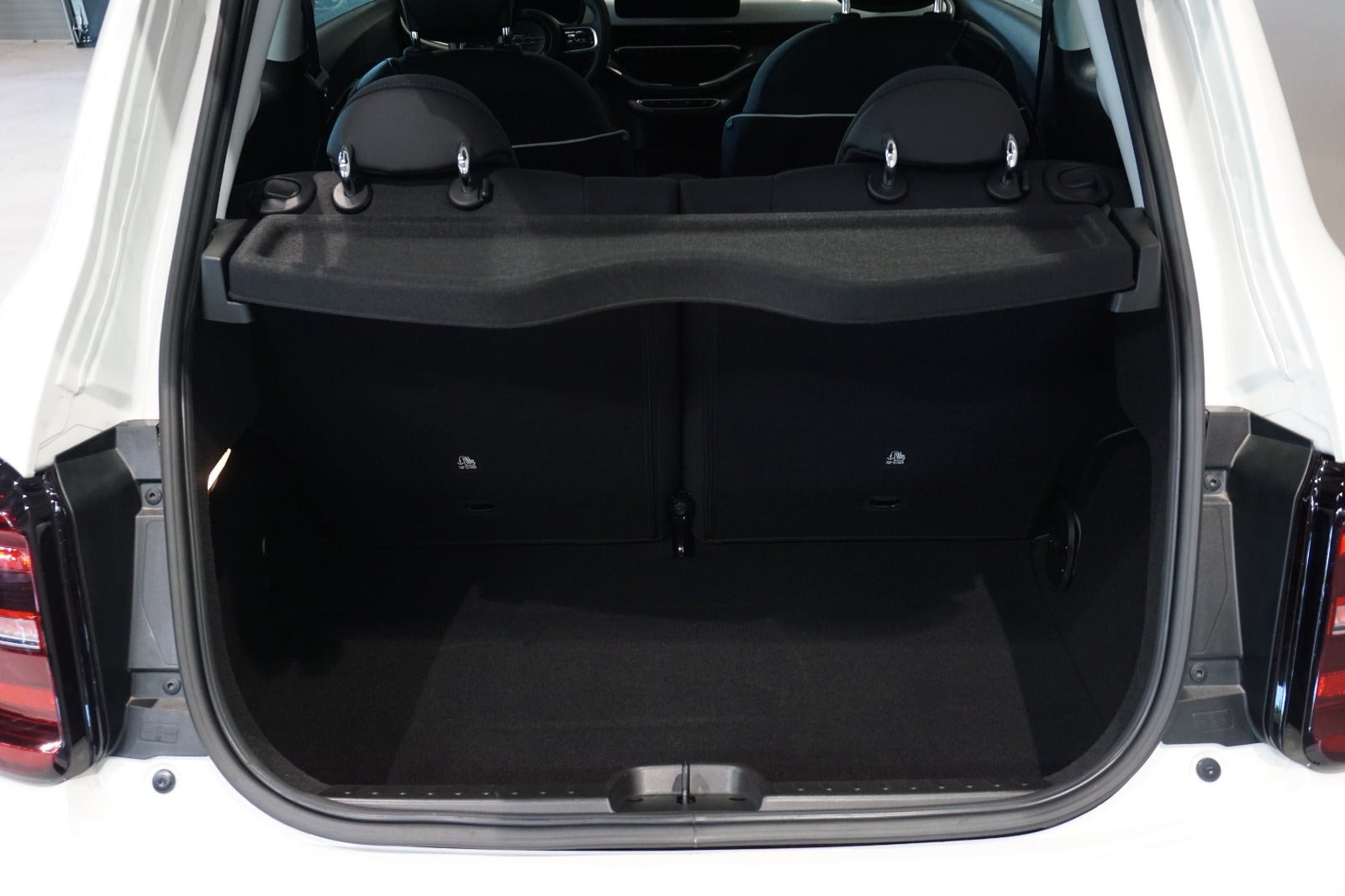 Hvid Fiat 500e fra 2023