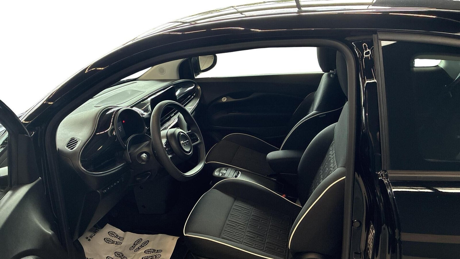 Sort Fiat 500e fra 2024
