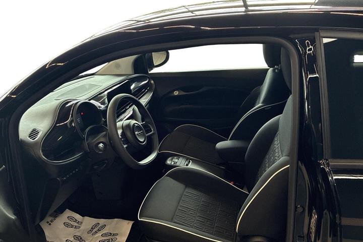 Sort Fiat 500e fra 2024
