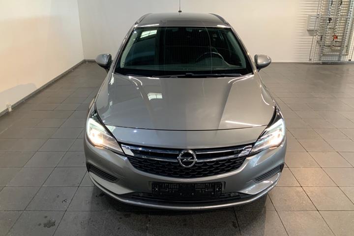 Grå Opel Astra fra 2017