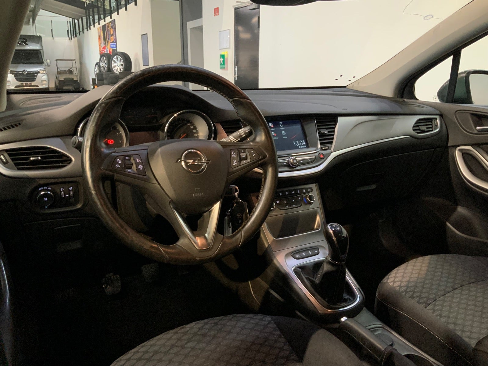 Grå Opel Astra fra 2017