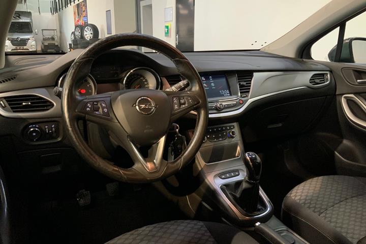 Grå Opel Astra fra 2017