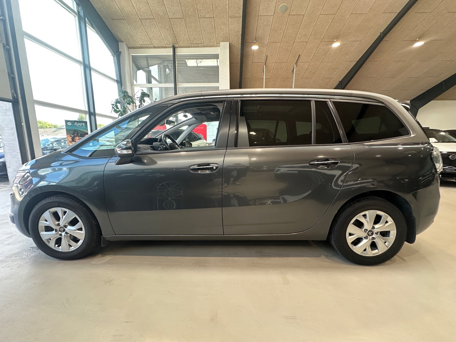 Grå Citroën Grand C4 Picasso fra 2016