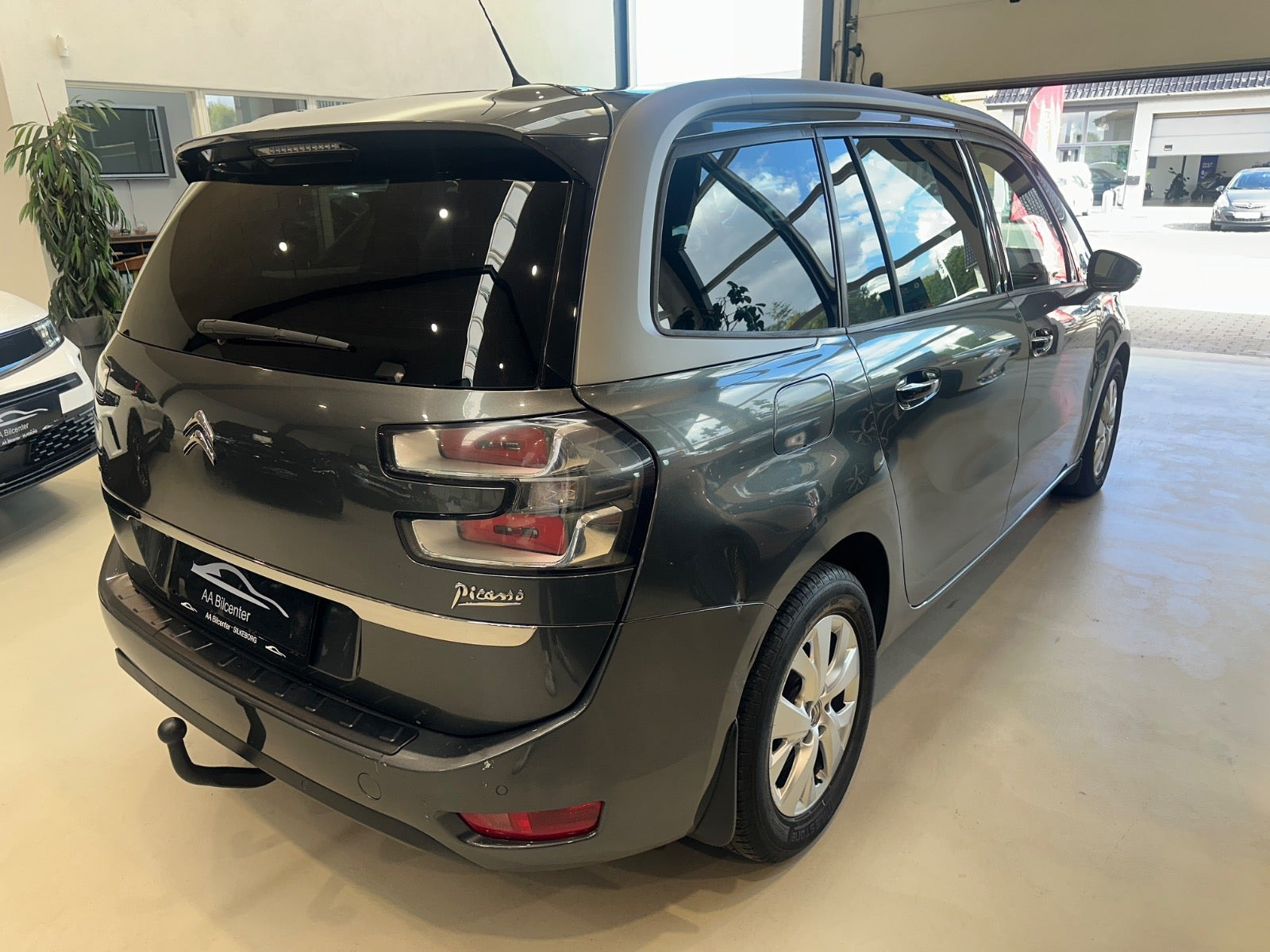 Grå Citroën Grand C4 Picasso fra 2016
