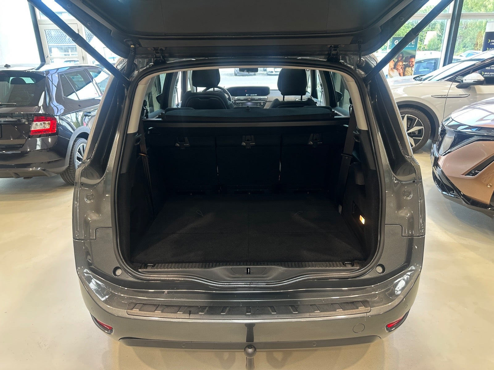 Grå Citroën Grand C4 Picasso fra 2016