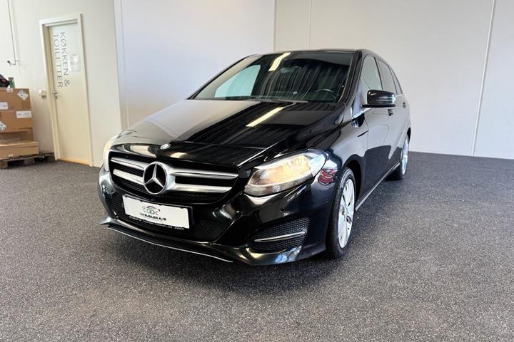 Sort Mercedes B200 d fra 2016