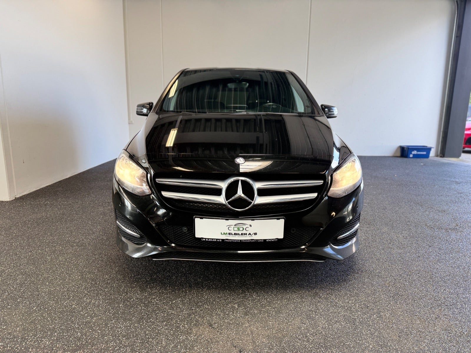 Sort Mercedes B200 d fra 2016