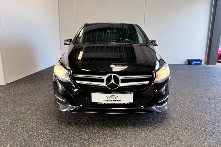Sort Mercedes B200 d fra 2016